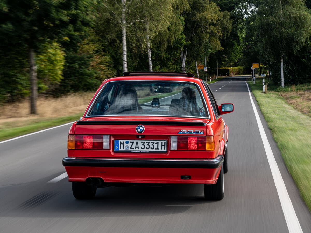 BMW 3 seriyası II (E30) — Arxadan