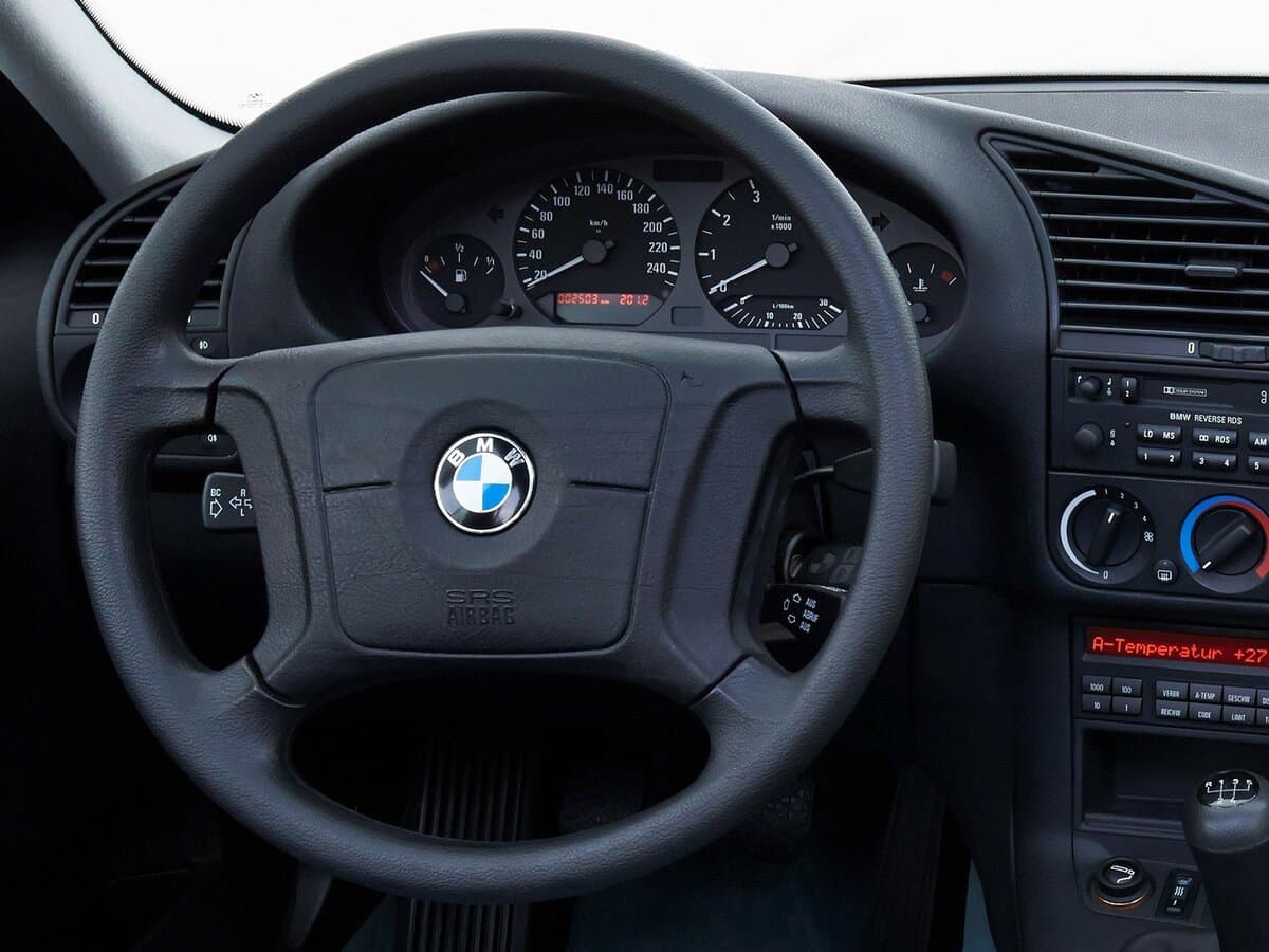 BMW 3 seriyası III (E36) — Sükan