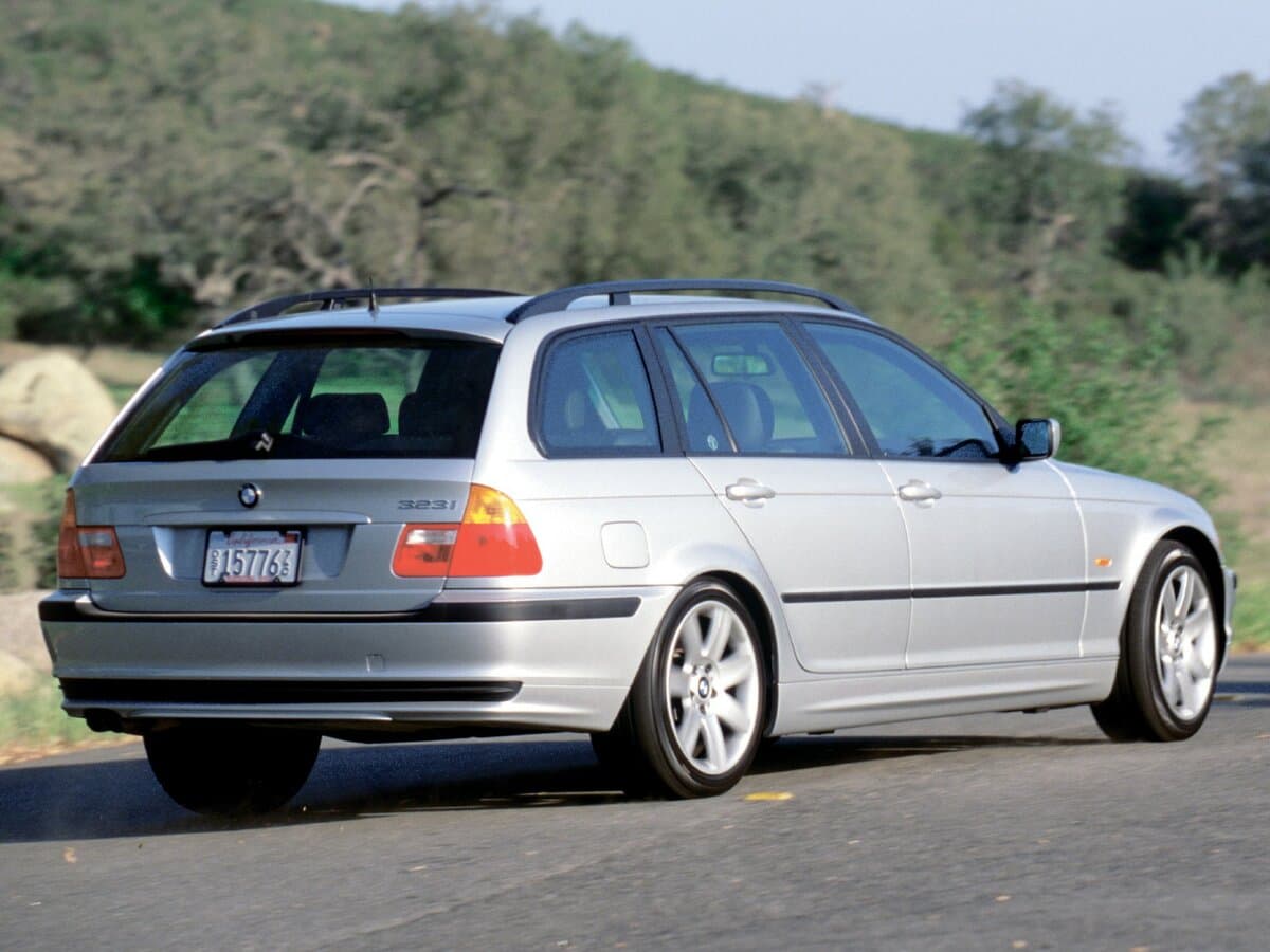 BMW 3 seriyası IV (E46) — 3/4 arxadan