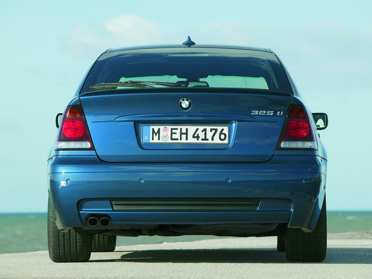 BMW 3 seriyası IV (E46) Restayling — Arxadan