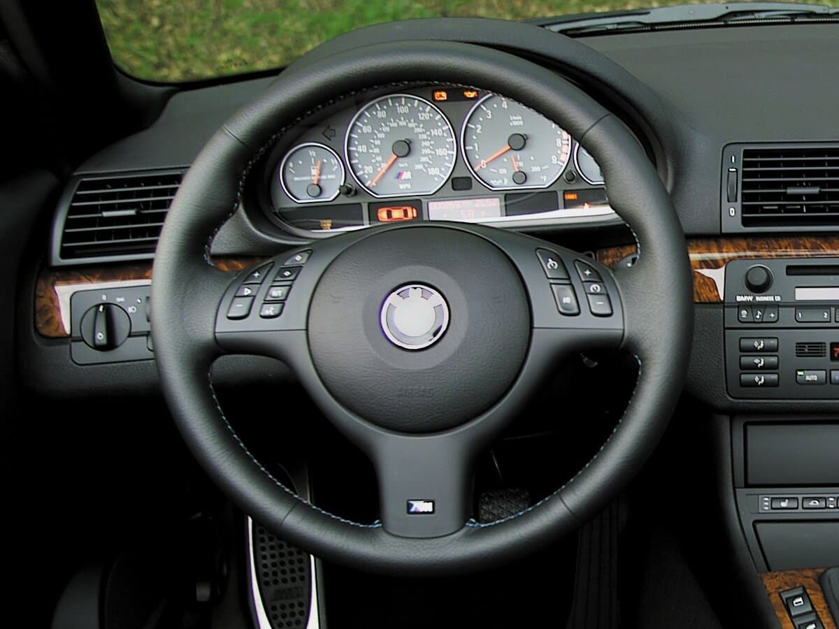 BMW 3 seriyası IV (E46) Restayling — Sükan