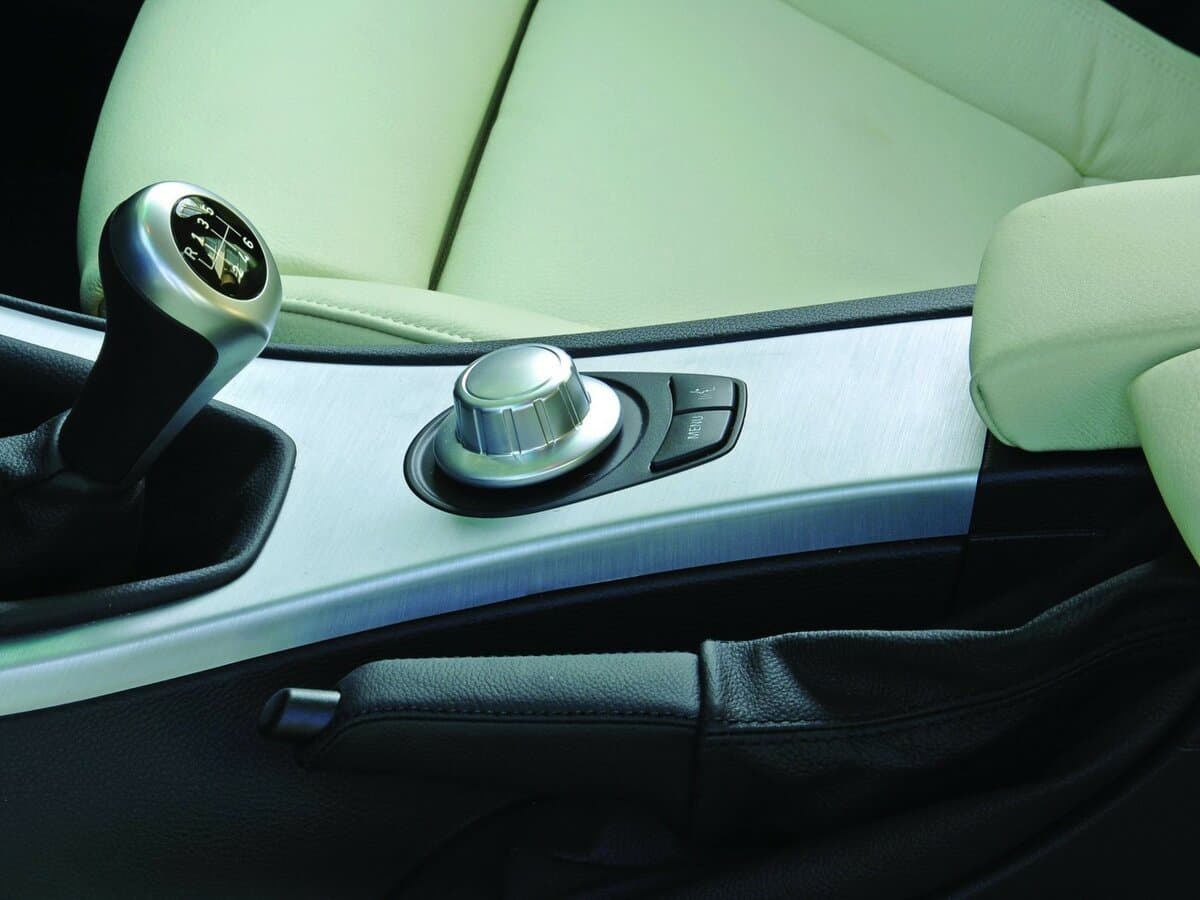 BMW 3 seriyası V (E90/E91/E92/E93) — Salon, öndən