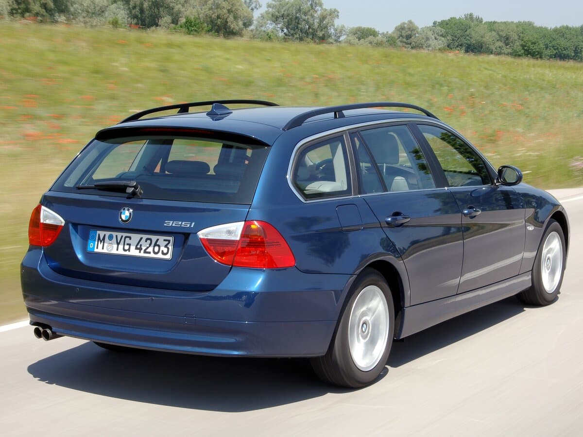 BMW 3 seriyası V (E90/E91/E92/E93) — 3/4 arxadan