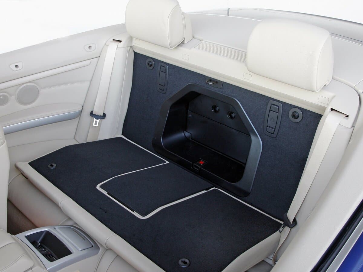 BMW 3 seriyası V (E90/E91/E92/E93) Restayling — Salon, arxadan