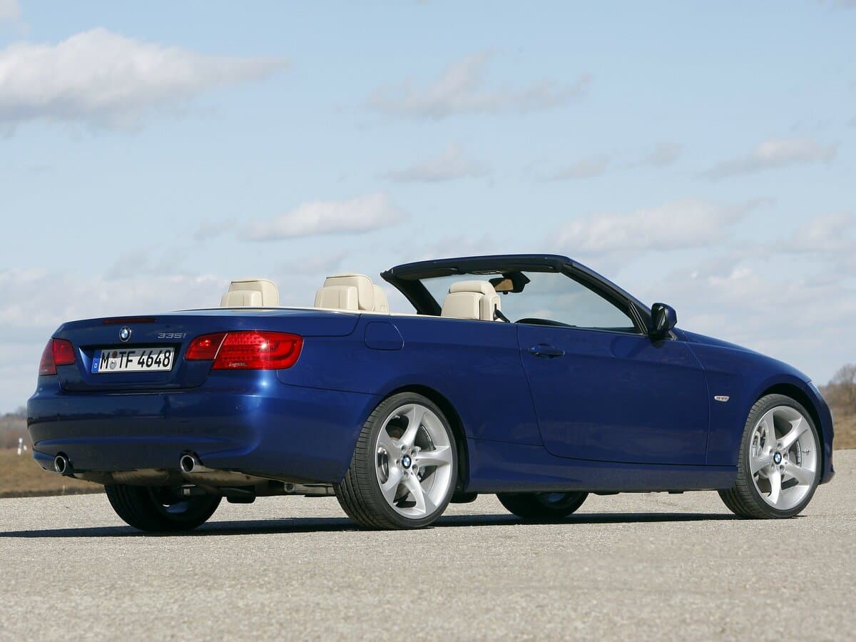 BMW 3 seriyası V (E90/E91/E92/E93) Restayling — 3/4 arxadan