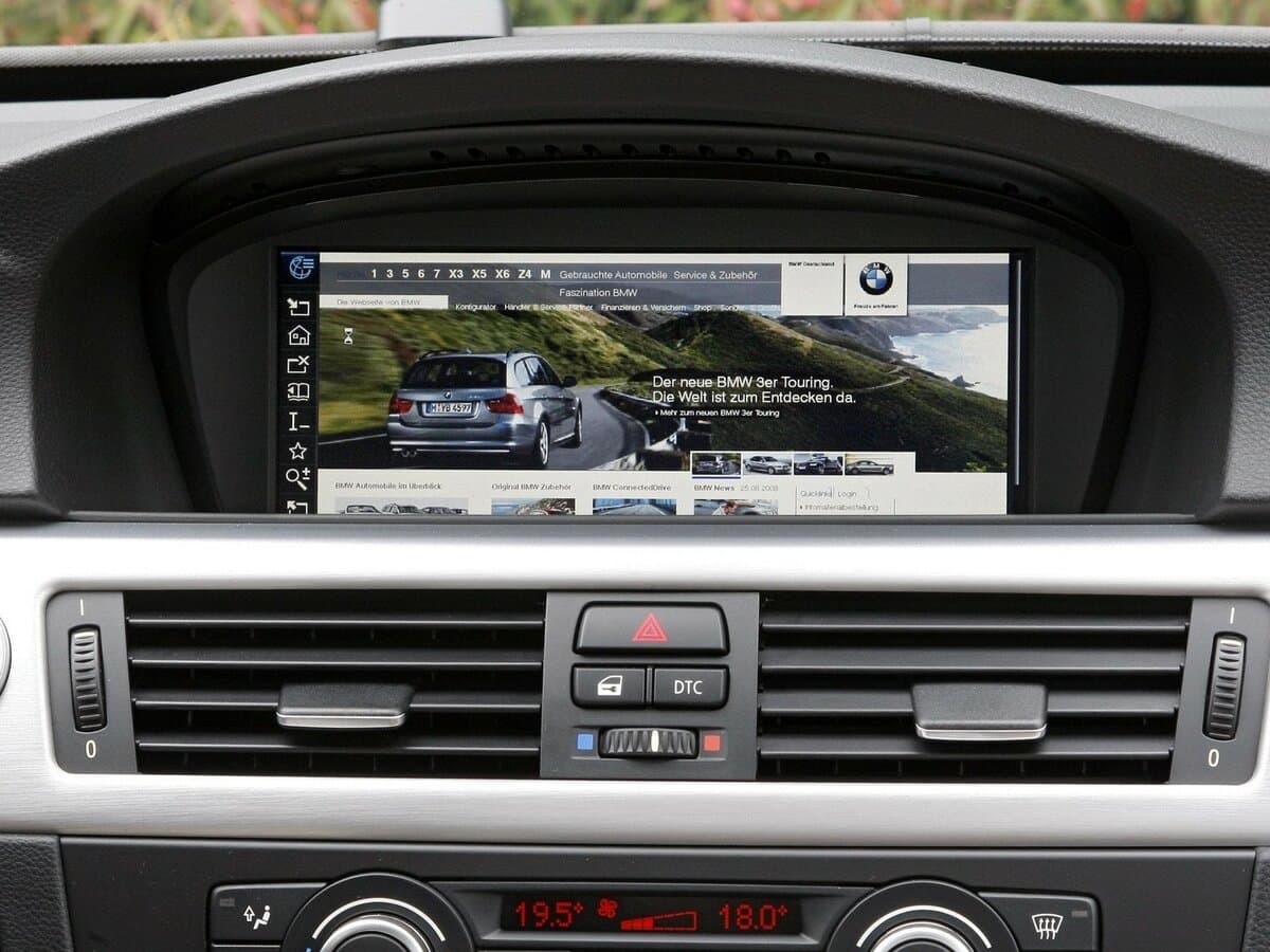 BMW 3 seriyası V (E90/E91/E92/E93) Restayling — Salon, öndən