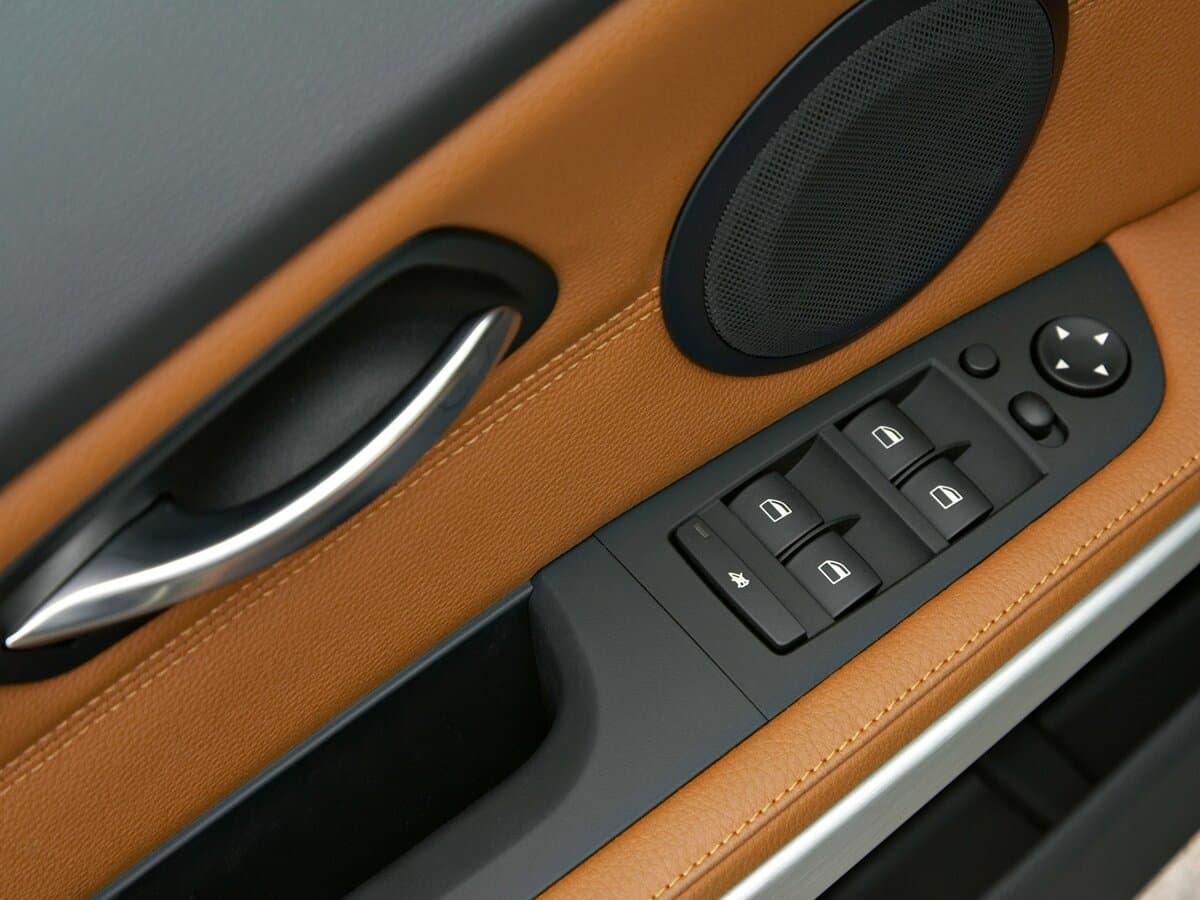 BMW 3 seriyası V (E90/E91/E92/E93) Restayling — Qapı