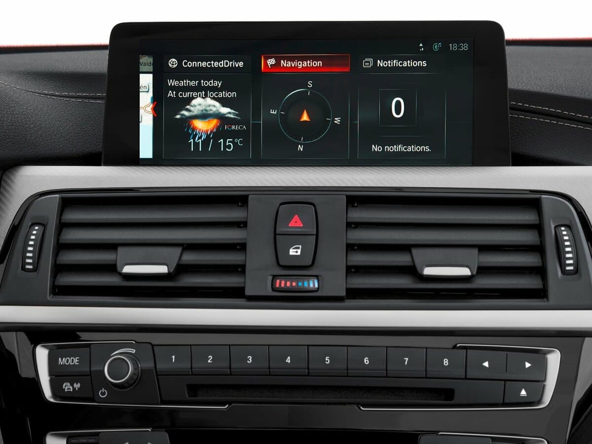 BMW 4 seriyası F32/F33/F36 Restayling — Salon, öndən