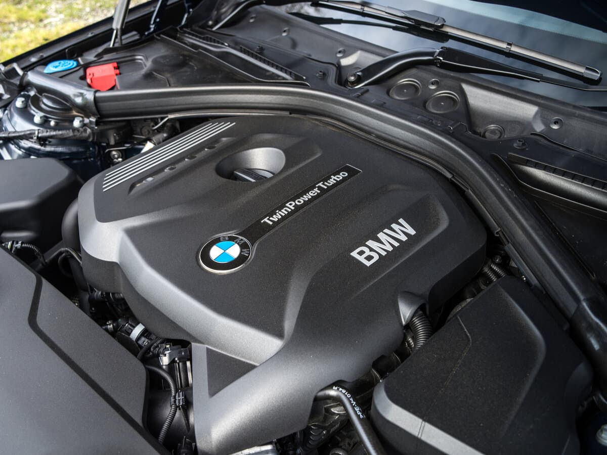 BMW 4 seriyası F32/F33/F36 Restayling — Salon, arxadan