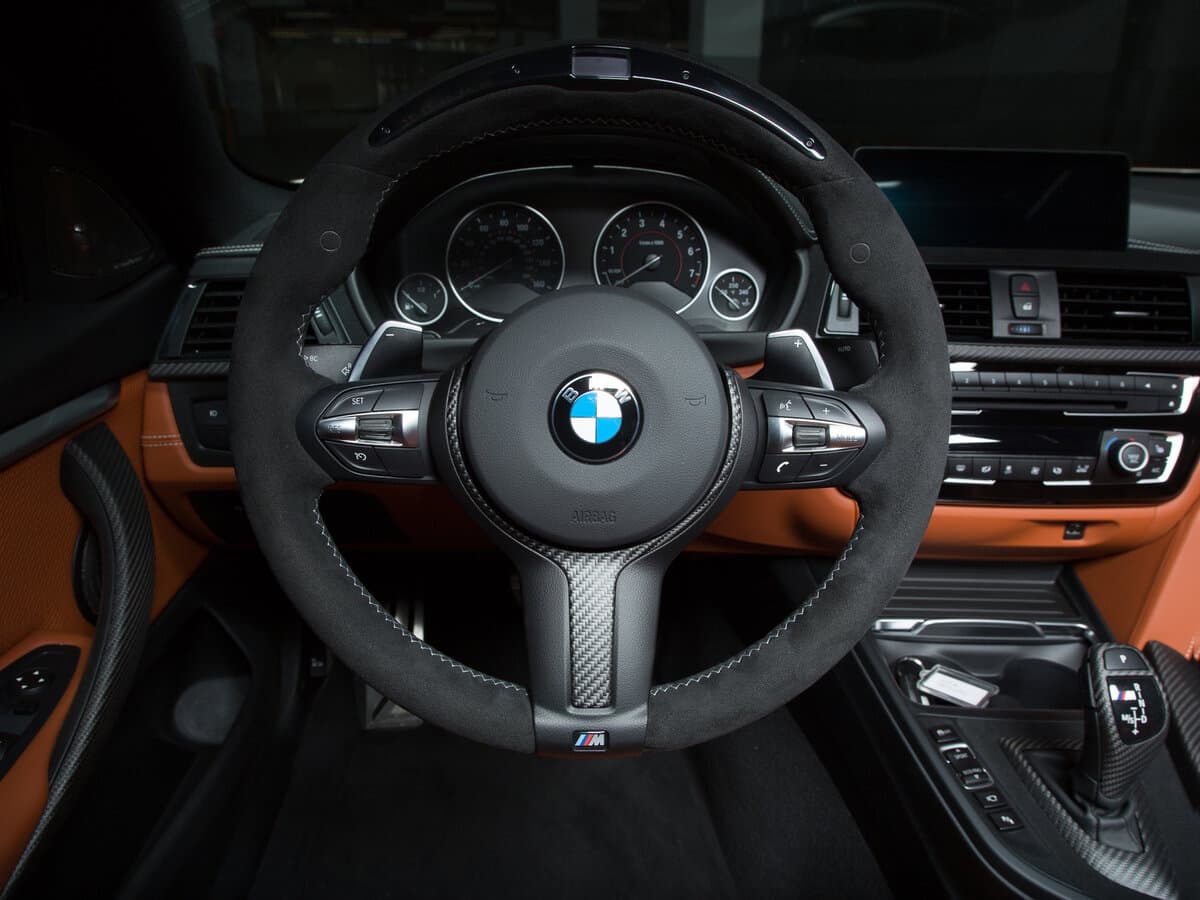 BMW 4 seriyası F32/F33/F36 Restayling — Sükan