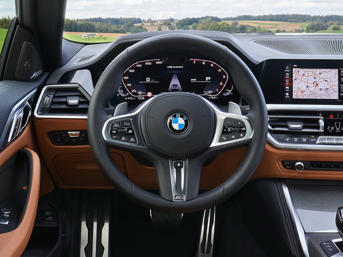 BMW 4 seriyası G22, G23, G26 — Sükan