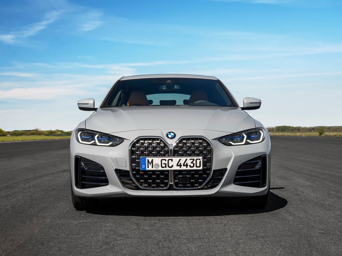BMW 4 seriyası G22, G23, G26 — Öndən