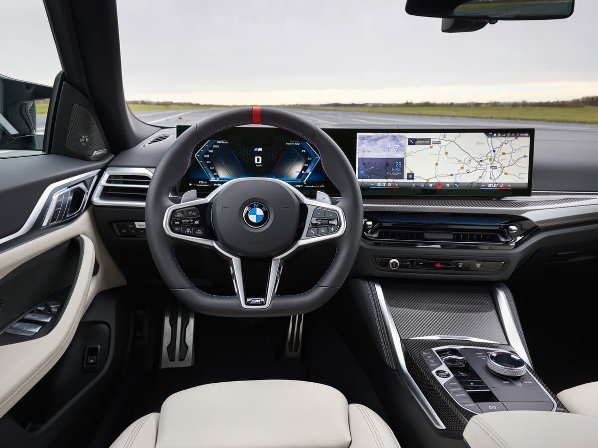 BMW 4 seriyası G22, G23, G26 Restayling — Sükan