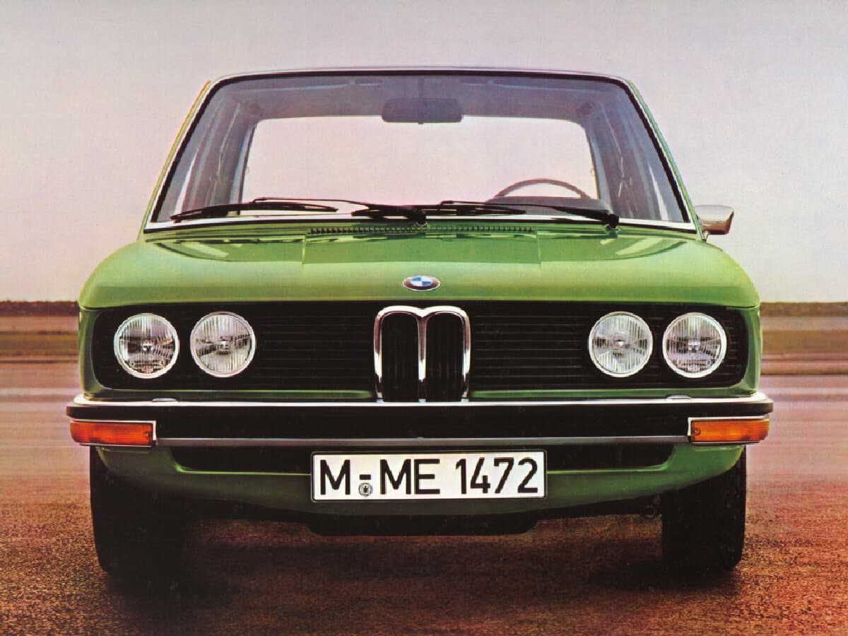 BMW 5 seriyası I (E12) — Öndən