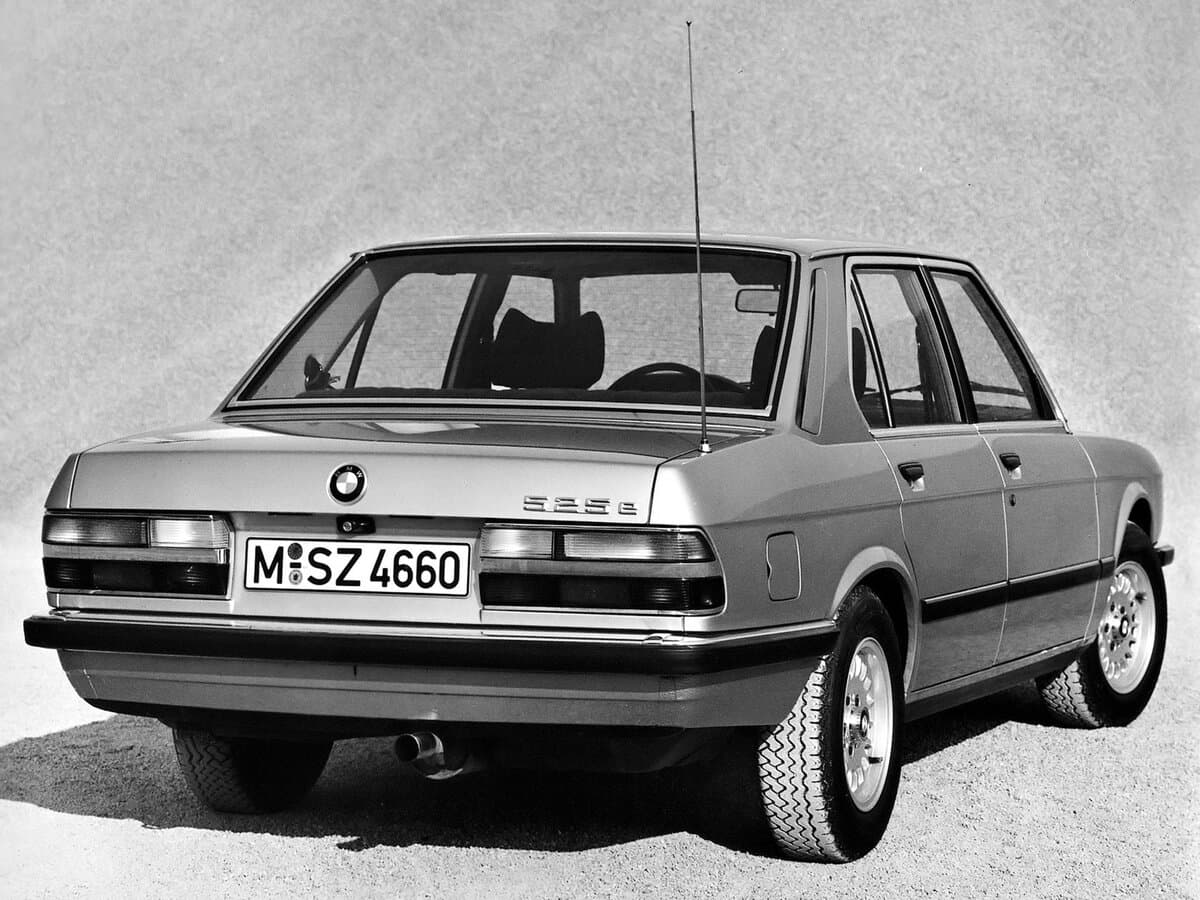 BMW 5 seriyası II (E28) — 3/4 arxadan