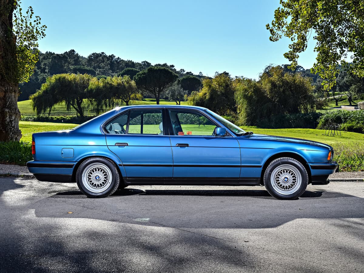 BMW 5 seriyası III (E34) — Yandan