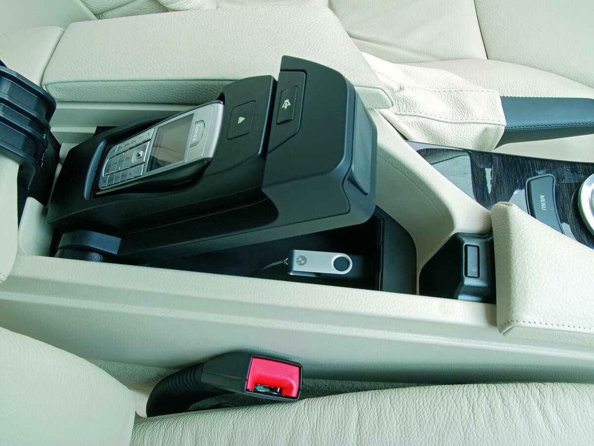 BMW 5 seriyası V (E60/E61) Restayling — Salon, öndən