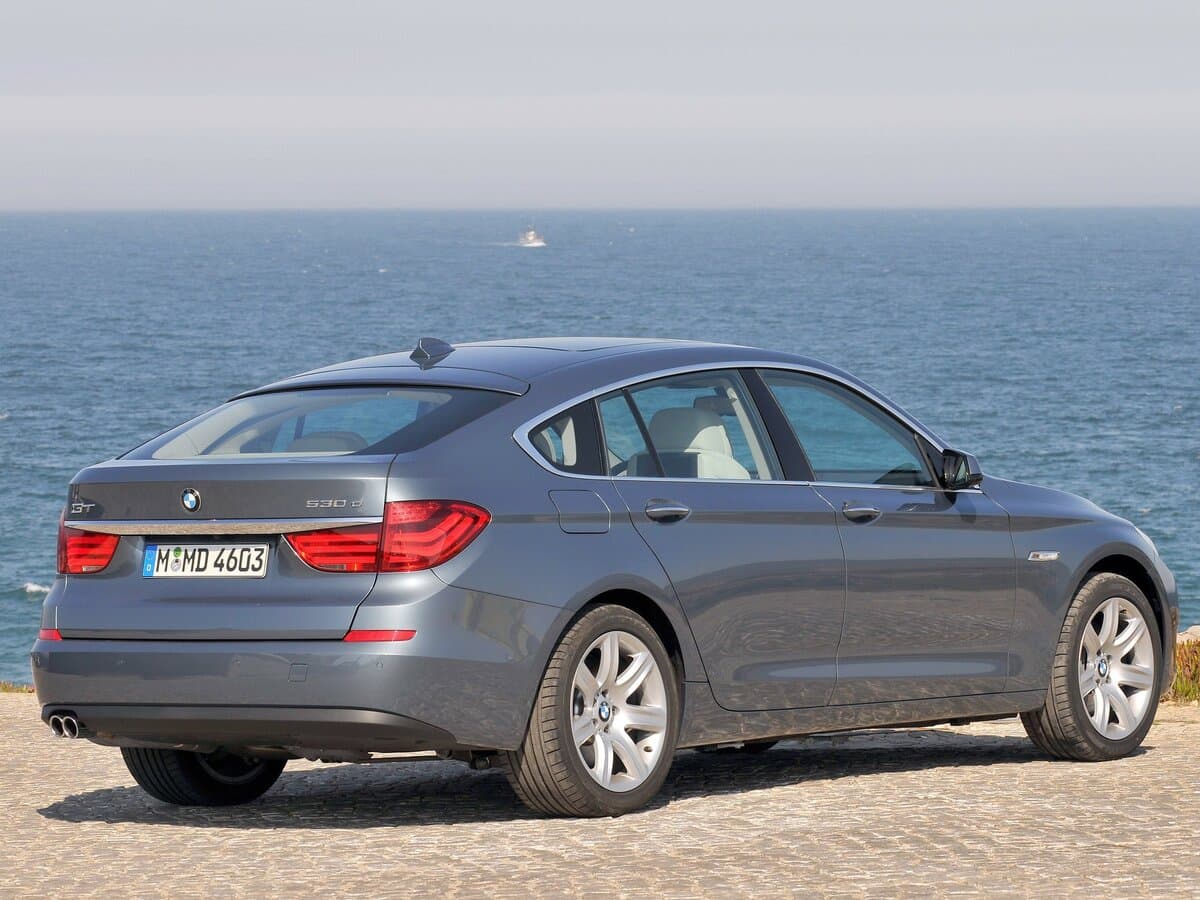 BMW 5 seriyası VI (F10/F11/F07) — 3/4 arxadan