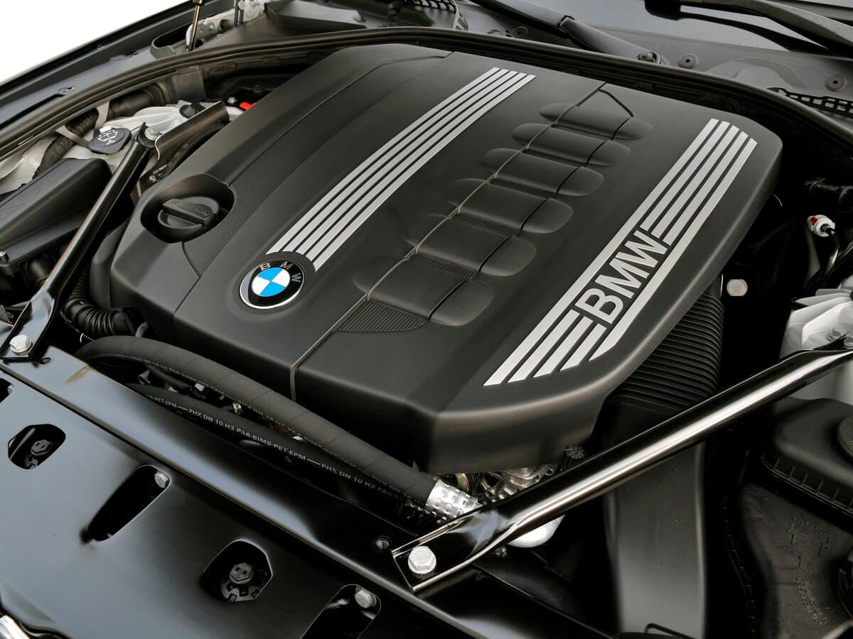 BMW 5 seriyası VI (F10/F11/F07) — Salon, arxadan