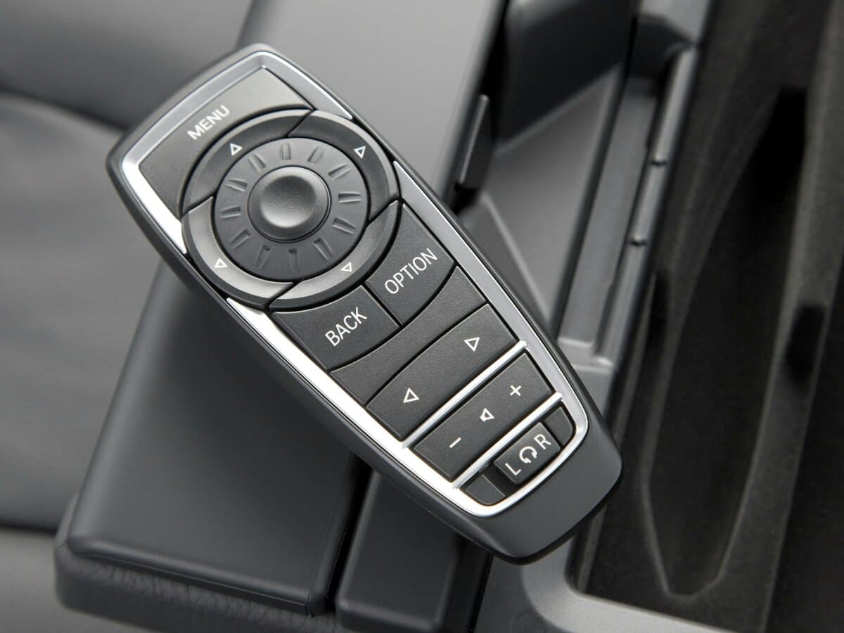 BMW 5 seriyası VI (F10/F11/F07) — Salon, öndən