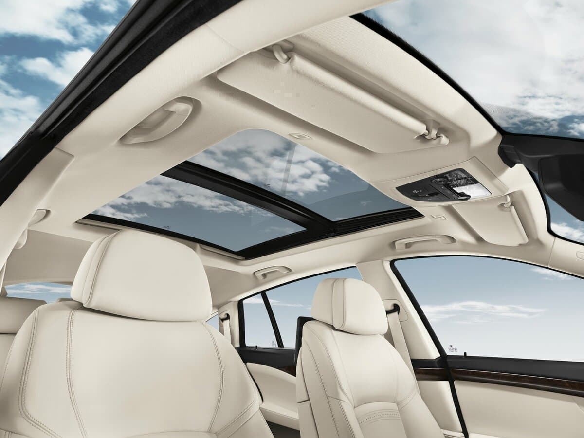 BMW 5 seriyası VI (F10/F11/F07) Restayling — Salon, arxadan