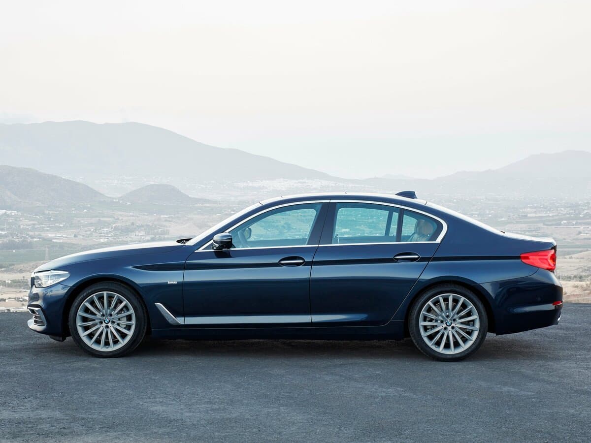 BMW 5 seriyası VII (G30/G31/G38) — Yandan