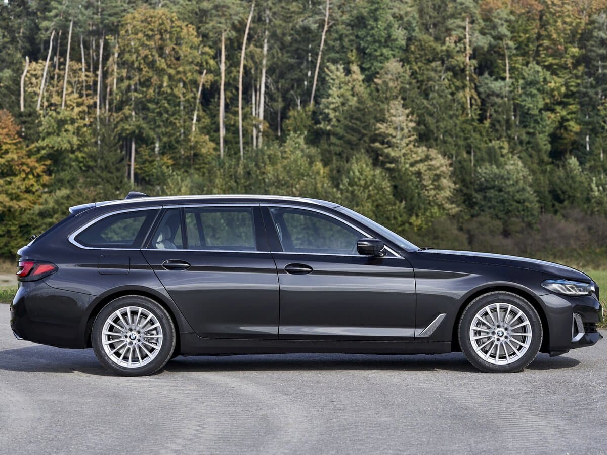 BMW 5 seriyası VII (G30/G31/G38) Restayling — Yandan