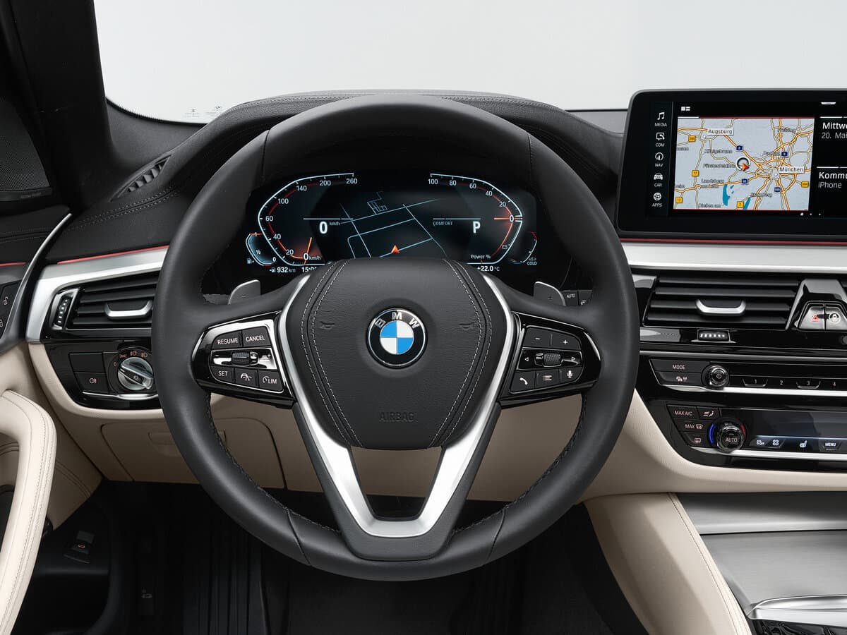 BMW 5 seriyası VII (G30/G31/G38) Restayling — Sükan