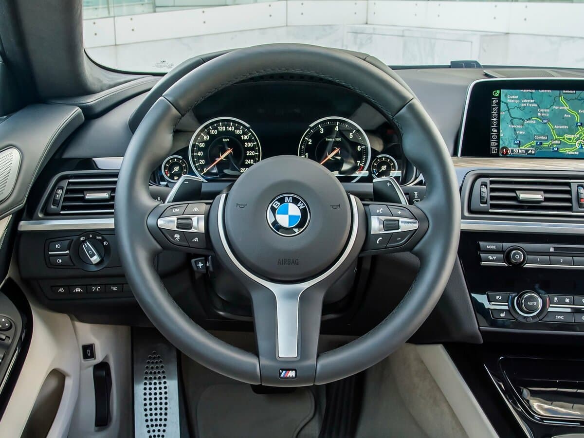 BMW 6 seriyası III (F06/F13/F12) Restayling — Sükan