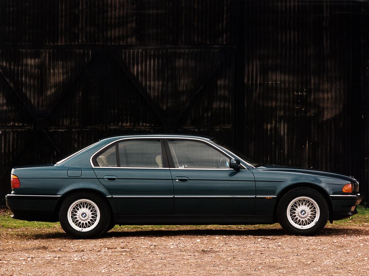 BMW 7 seriyası III (E38) — Yandan