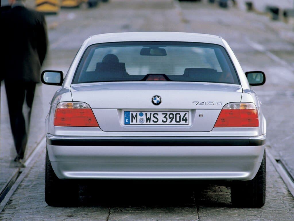 BMW 7 seriyası III (E38) Restayling — Arxadan