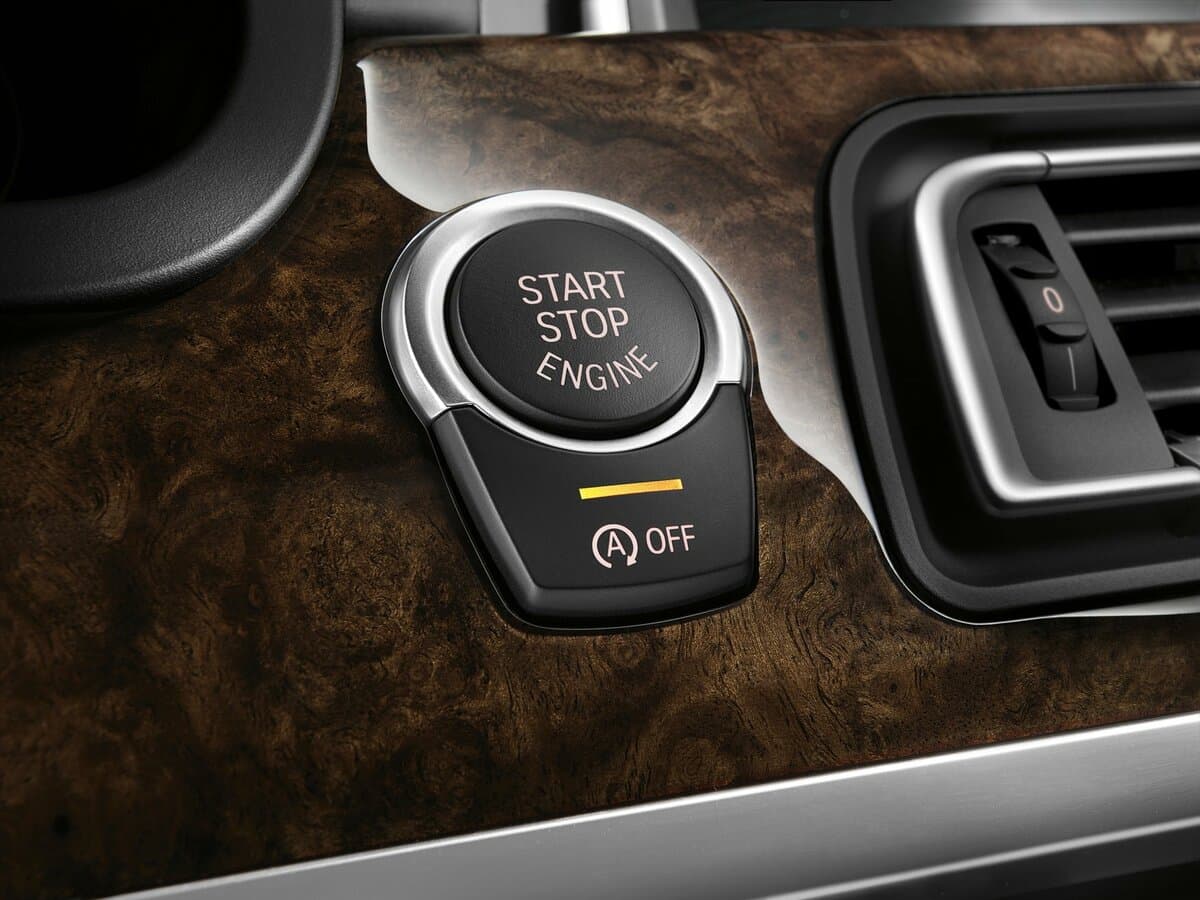 BMW 7 seriyası V (F01/F02/F04) Restayling — Salon, arxadan