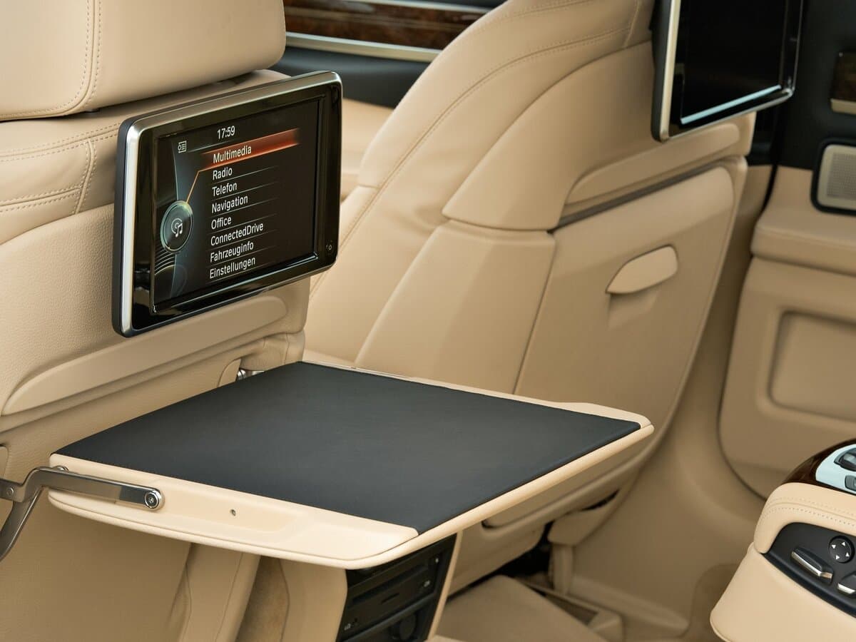 BMW 7 seriyası V (F01/F02/F04) Restayling — Salon, öndən