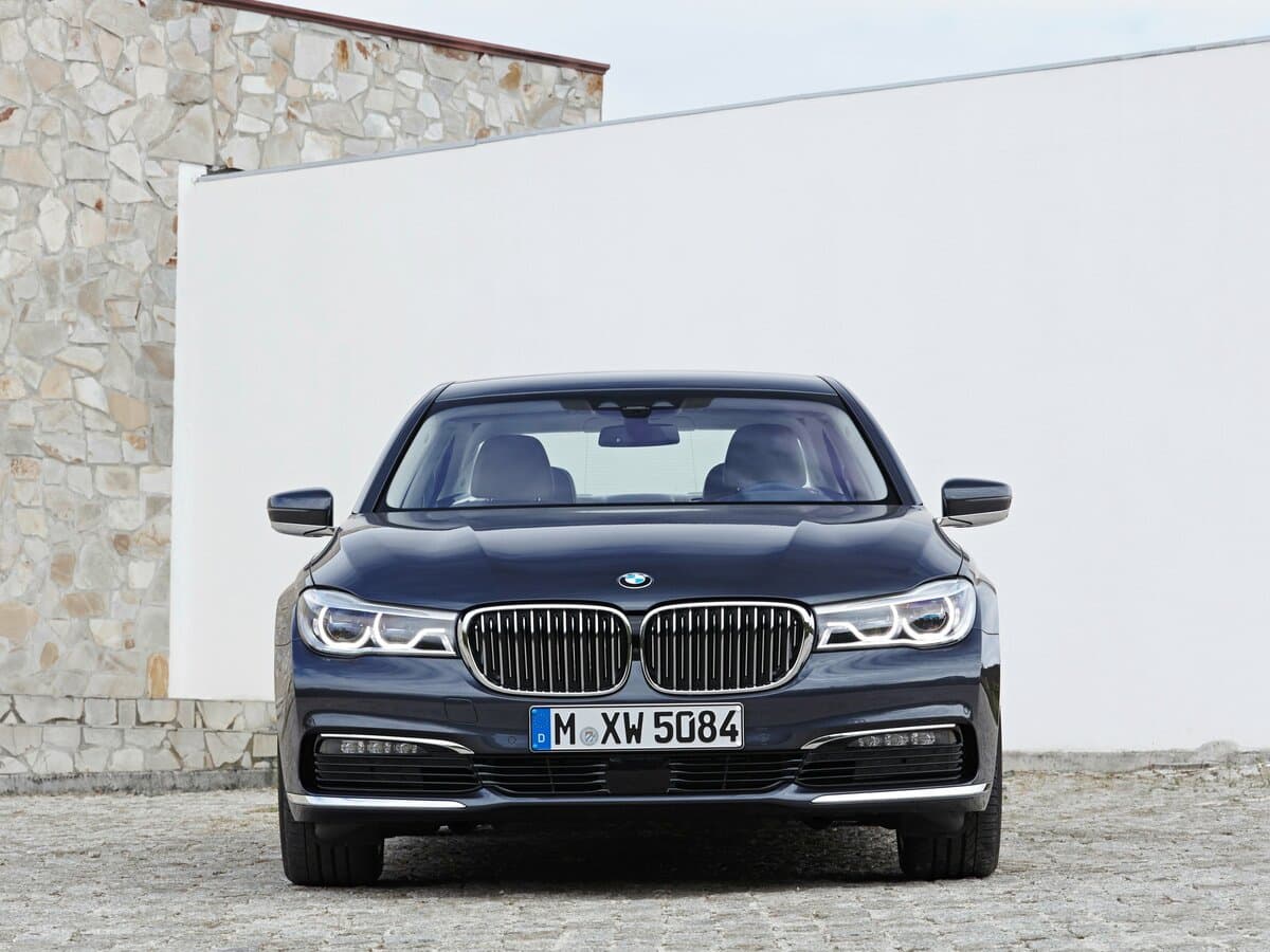 BMW 7 seriyası VI (G11/G12) — Öndən
