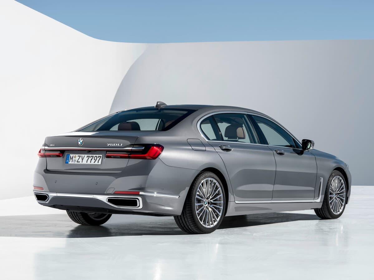 BMW 7 seriyası VI (G11/G12) Restayling — 3/4 arxadan