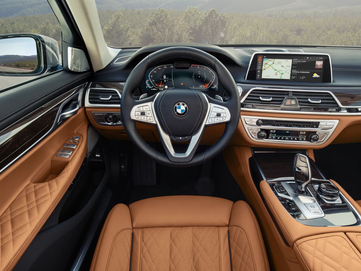 BMW 7 seriyası VI (G11/G12) Restayling — Sükan