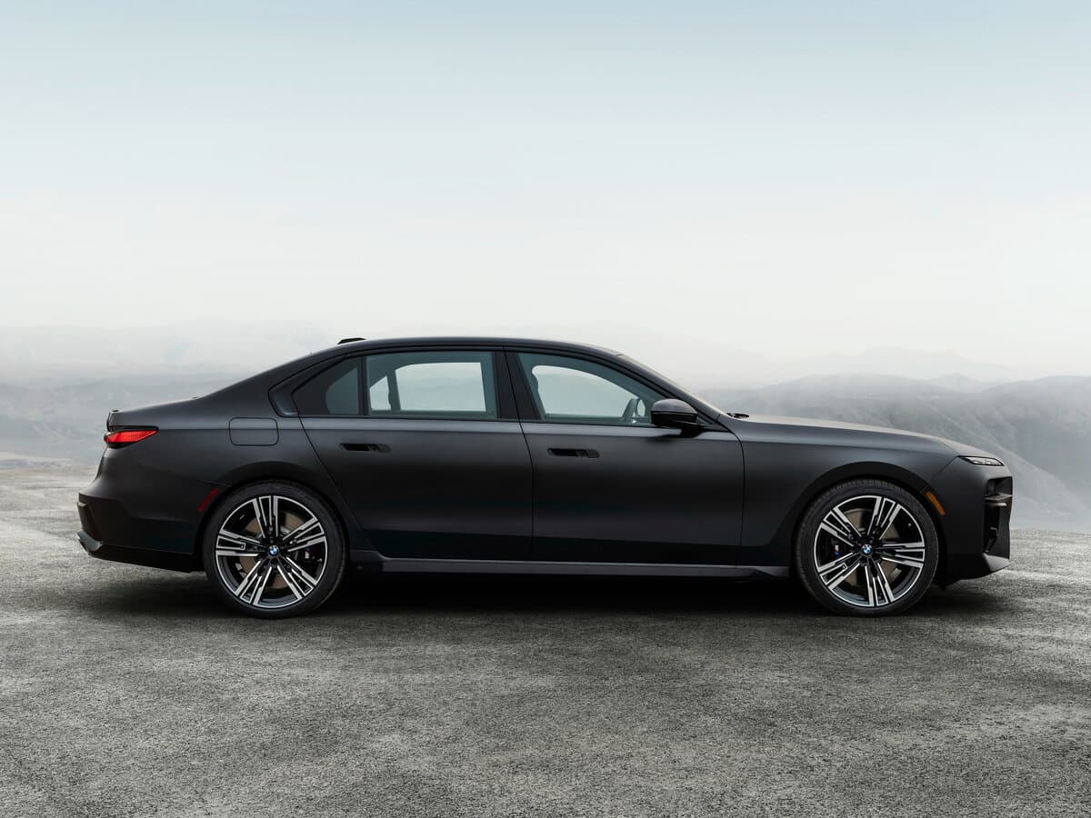 BMW 7 seriyası VII (G70) — Yandan