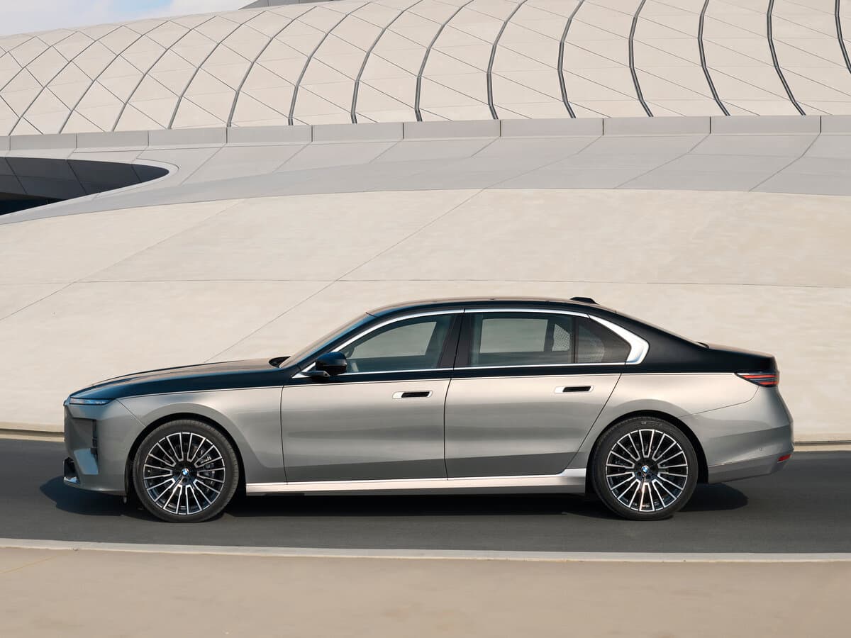 BMW 7 seriyası VII (G70) Restayling — Yandan