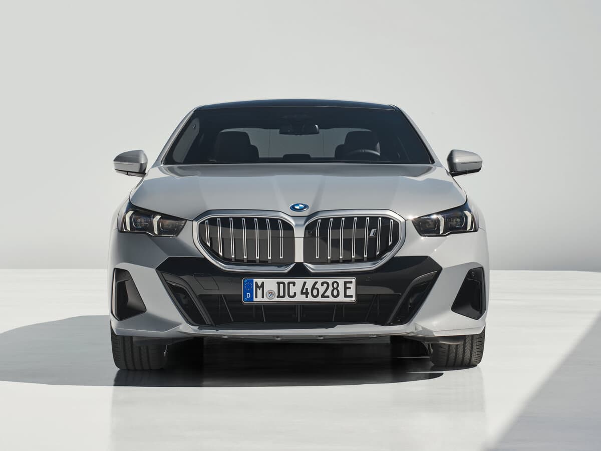 BMW i5 2023 – indiyədək — Öndən