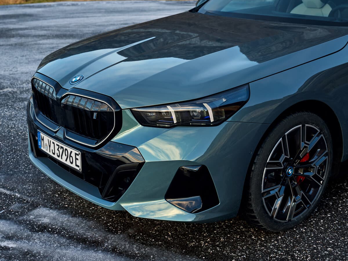 BMW i5 2023 – indiyədək — Fara