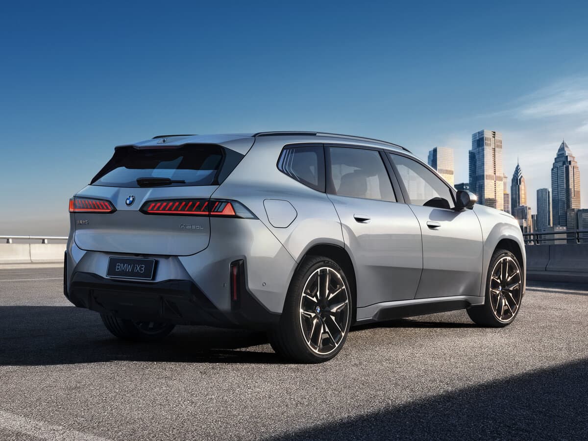 BMW iX3 II — 3/4 arxadan