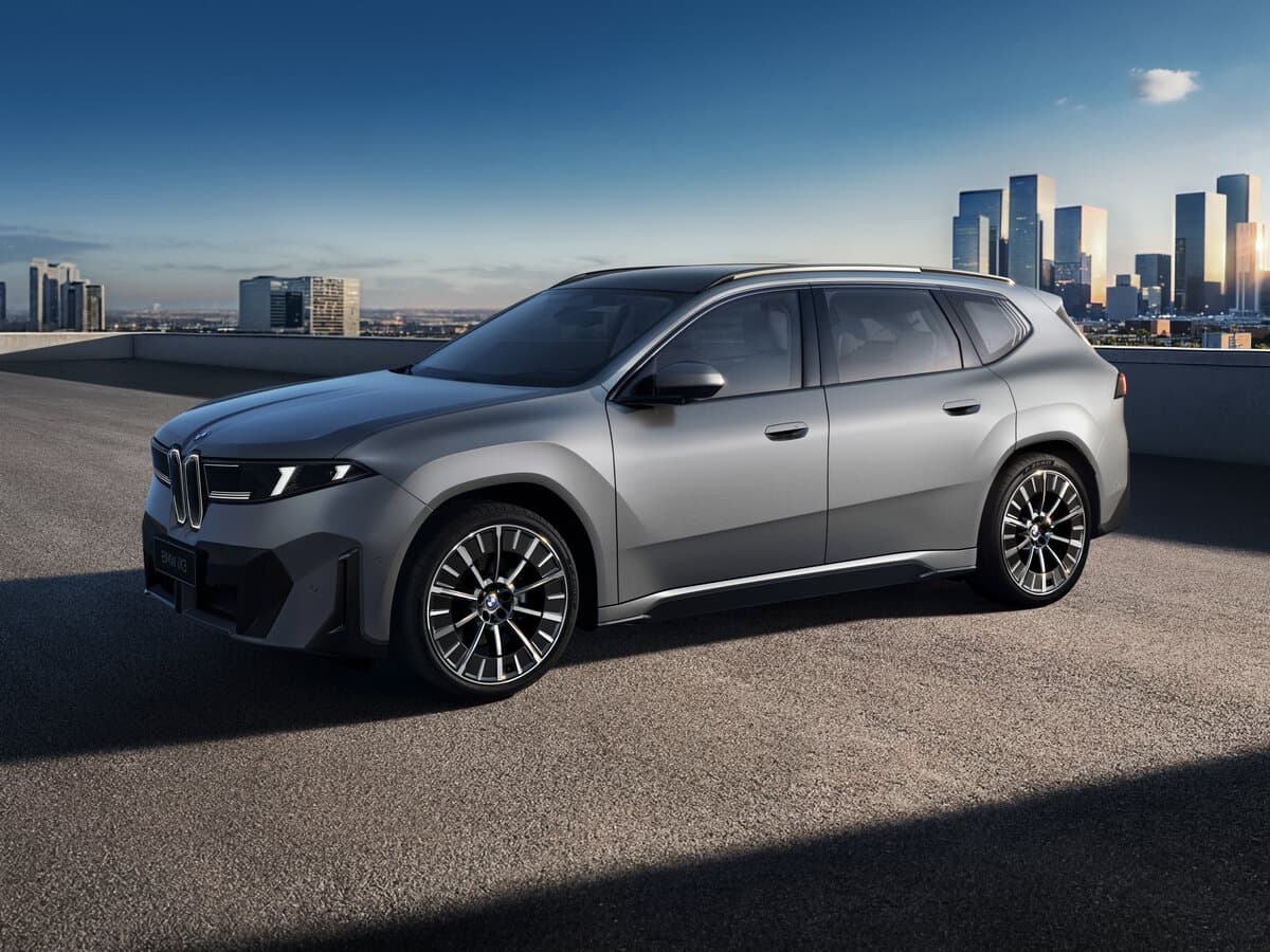 BMW iX3 II — Yandan