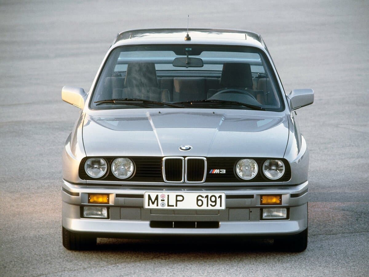 BMW M3 I (E30) — Öndən