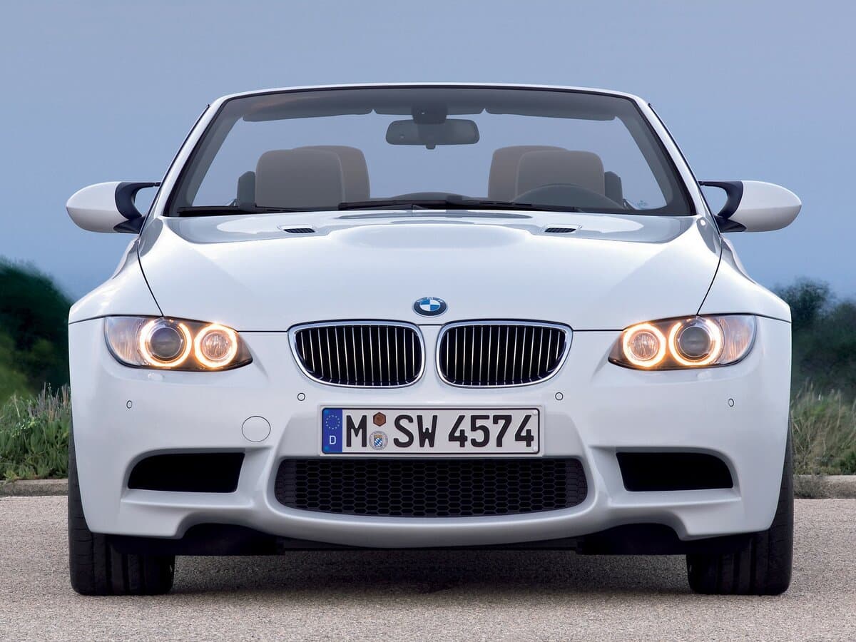 BMW M3 IV (E90) — Öndən