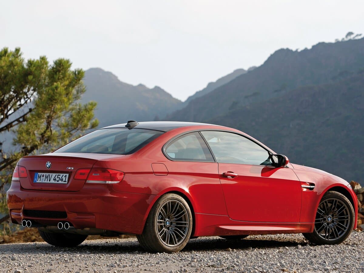 BMW M3 IV (E90) — 3/4 arxadan