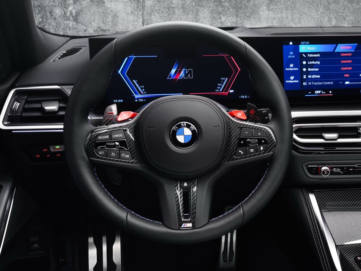 BMW M3 VI (G80) — Sükan