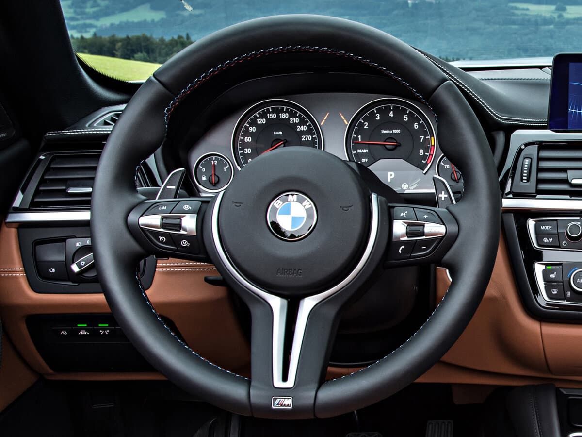 BMW M4 F82/F83 — Sükan