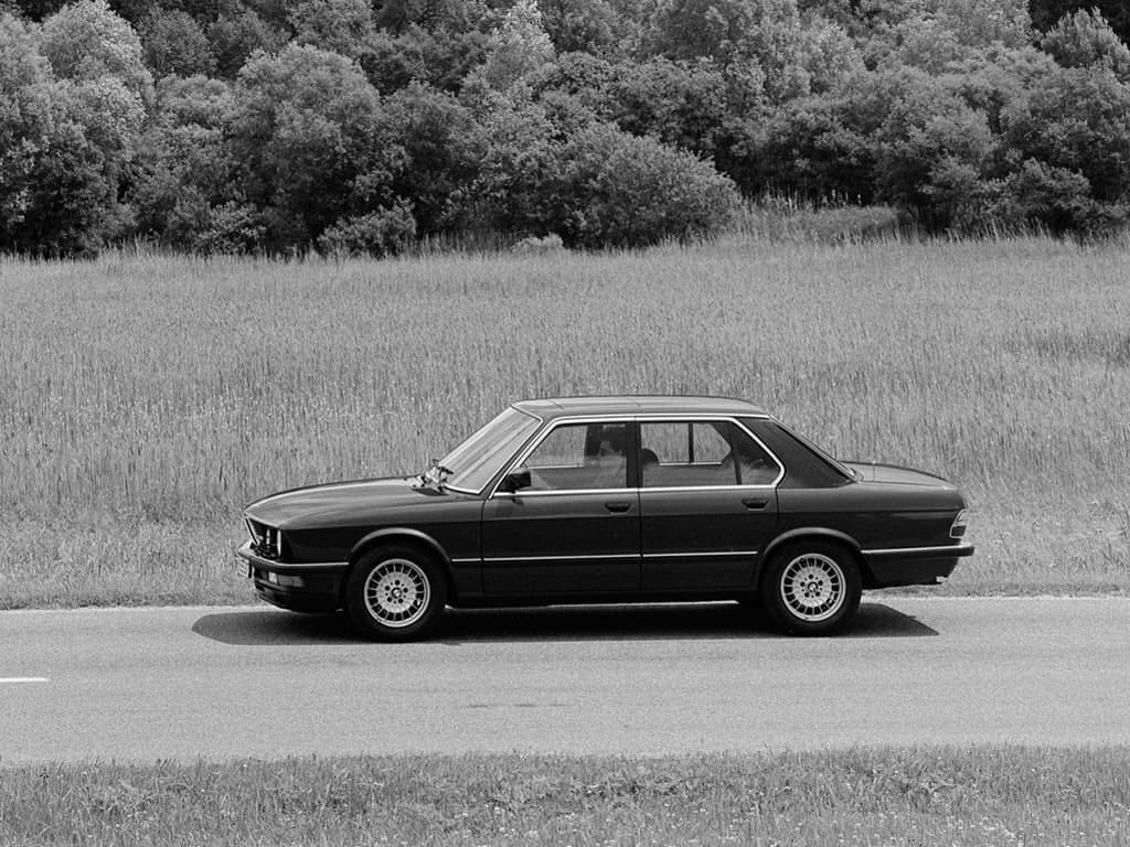 BMW M5 I (E28) — Yandan