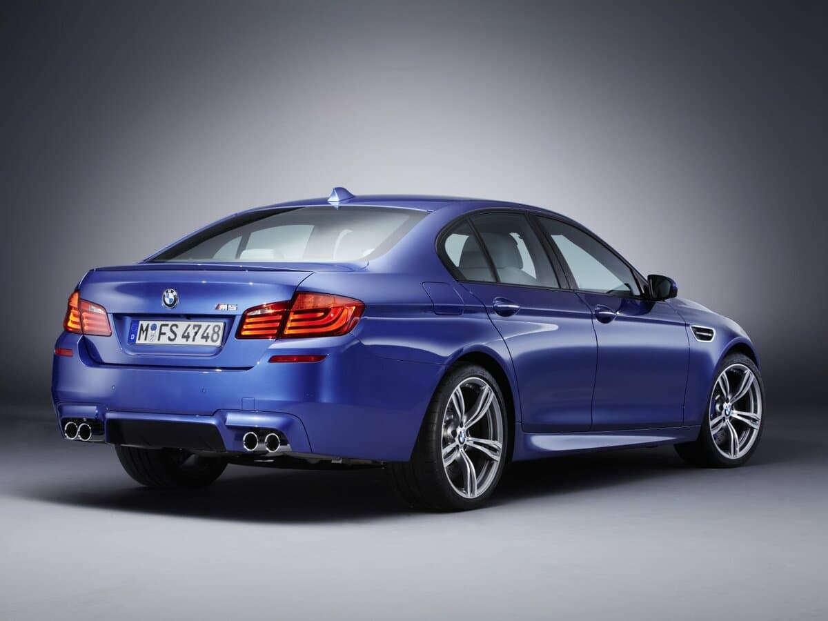 BMW M5 V (F10) — 3/4 arxadan