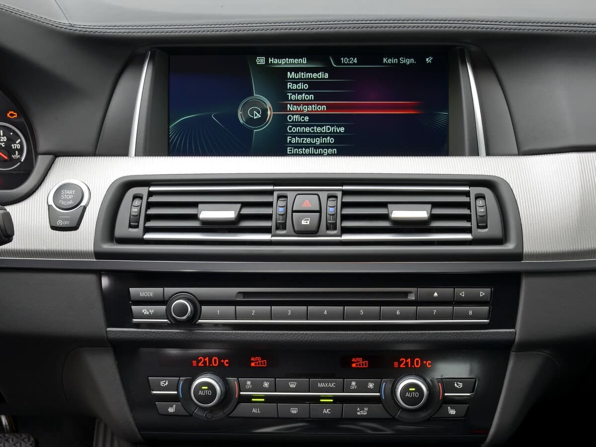 BMW M5 V (F10) Restayling — Salon, öndən